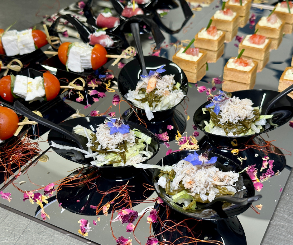 Tendenze contemporanee, radici mediterranee, l’eleganza in formato catering di Grotta Azzurra Gourmet